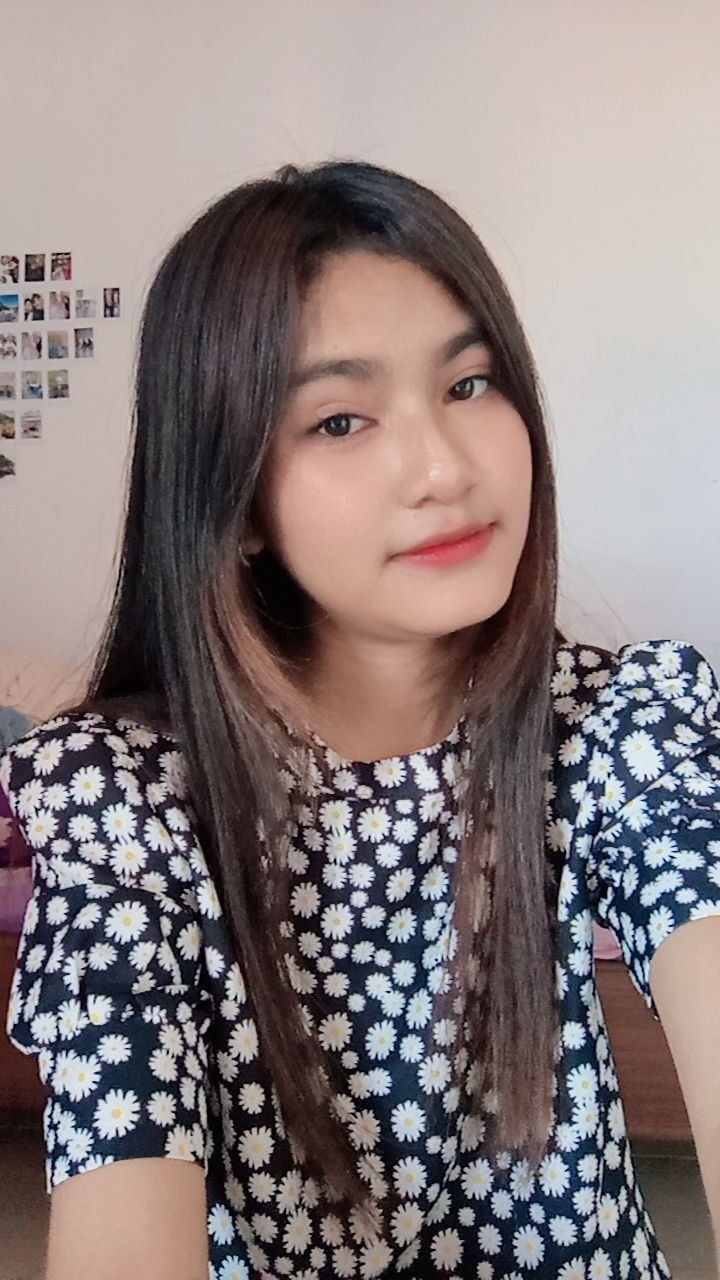 Aisah tersenyum